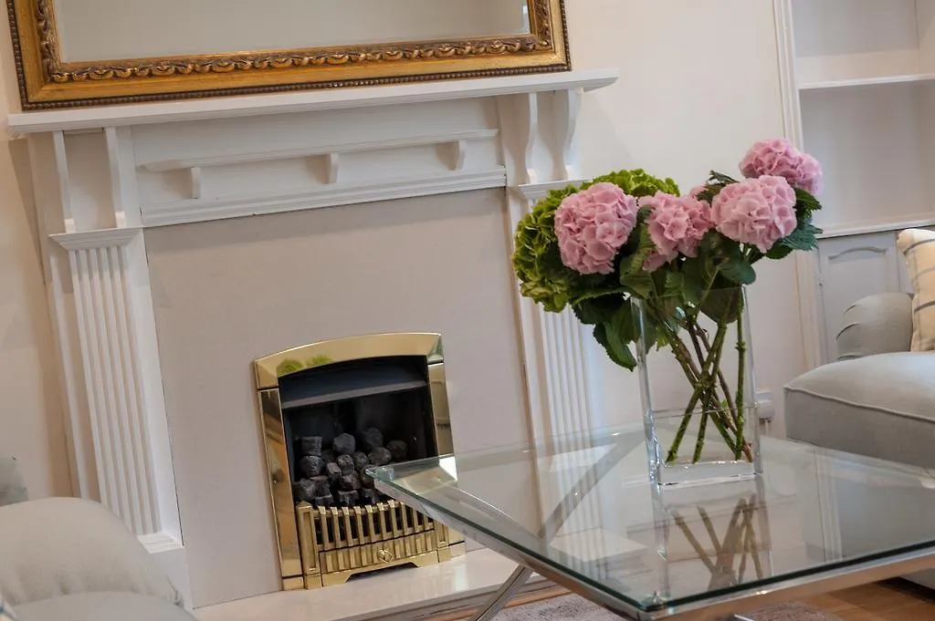 Canongate Apartment Edinburgh